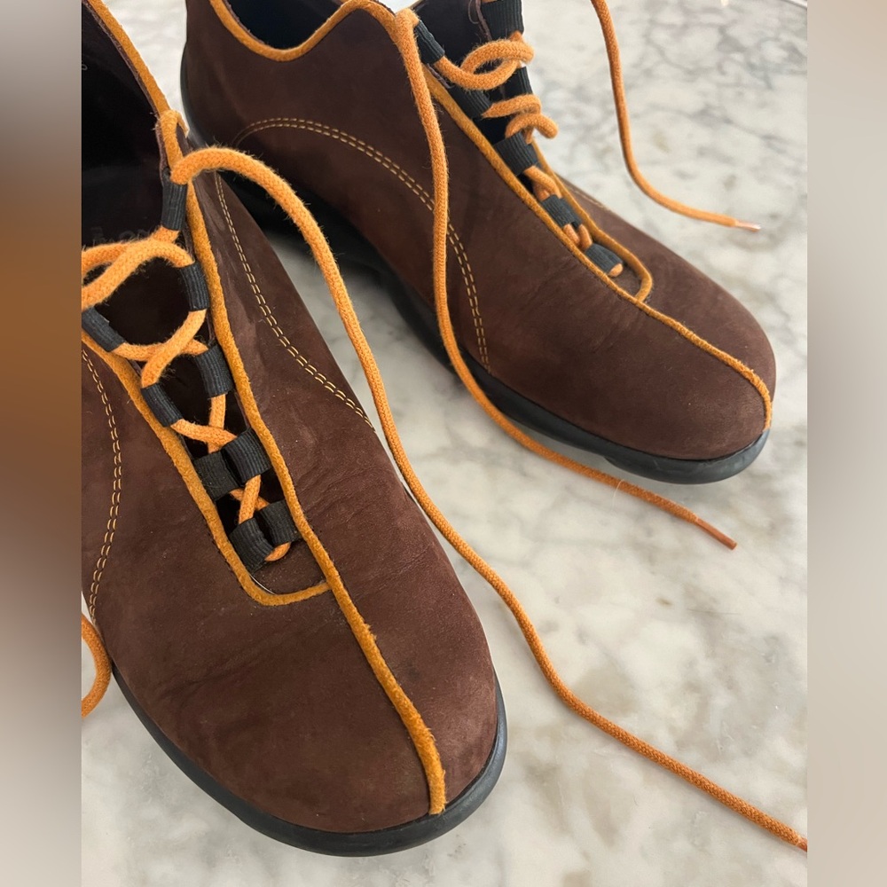 Arche Women’s Brown Leather Sneakers with Camel Orange Piping & Laces